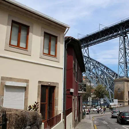 Amazing River Views - 2 Ensuit Bedrooms, Free Parking