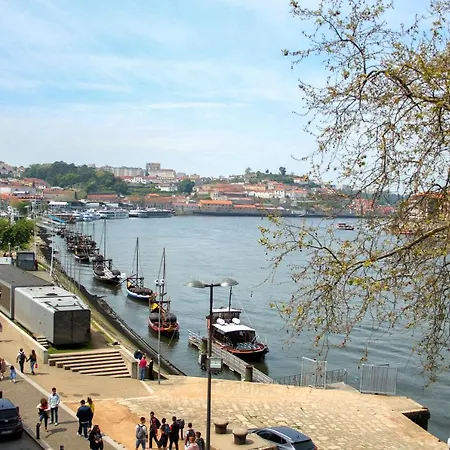 Amazing River Views - 2 Ensuit Bedrooms, Free Parking Apartment *