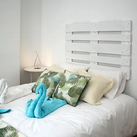 Amazing River Views - 2 Ensuit Bedrooms, Free Parking
