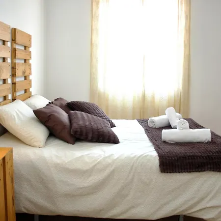 Amazing River Views - 2 Ensuit Bedrooms, Free Parking Apartment *