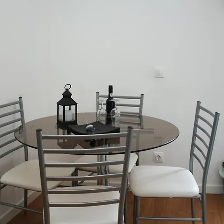 Amazing River Views - 2 Ensuit Bedrooms, Free Parking Apartment *