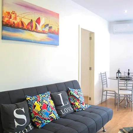 Amazing River Views - 2 Ensuit Bedrooms, Free Parking Apartment *