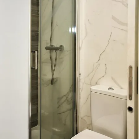 Amazing River Views - 2 Ensuit Bedrooms, Free Parking *