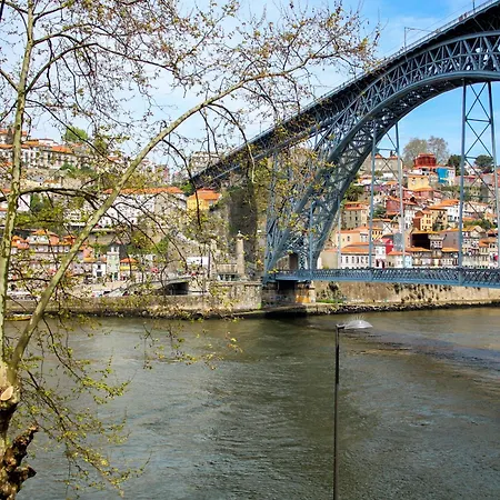Apartment Amazing River Views - 2 Ensuit Bedrooms, Free Parking *