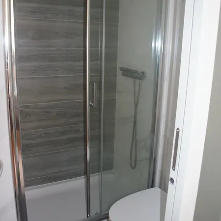 Amazing River Views - 2 Ensuit Bedrooms, Free Parking Apartment
