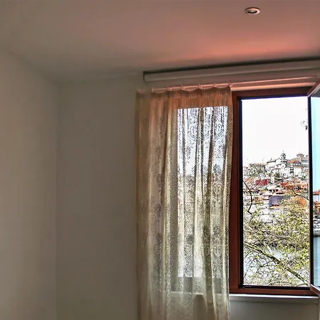 Amazing River Views - 2 Ensuit Bedrooms, Free Parking Apartment *