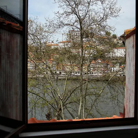 Apartment Amazing River Views - 2 Ensuit Bedrooms, Free Parking *