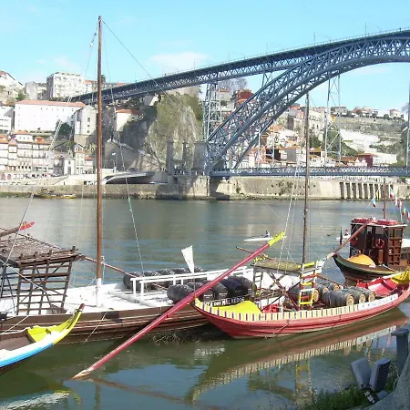 Amazing River Views - 2 Ensuit Bedrooms, Free Parking *
